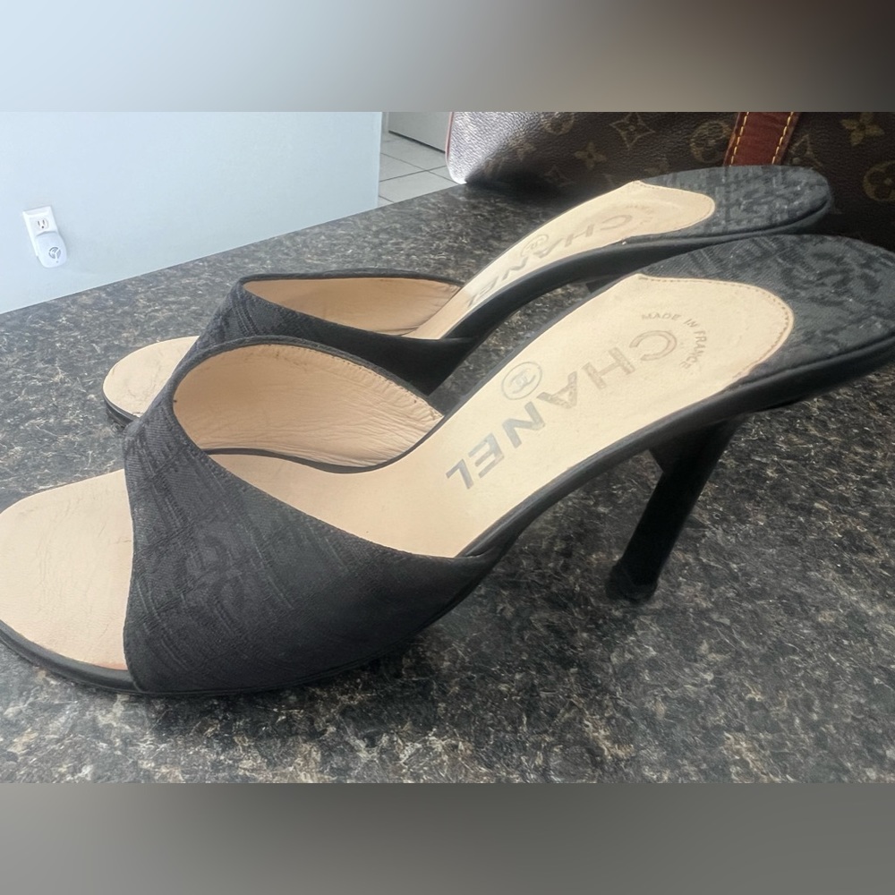 Authentic CHANEL black mules sz 36